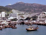 1967年的香港仔華人永遠墳場，初見一些高層建築物